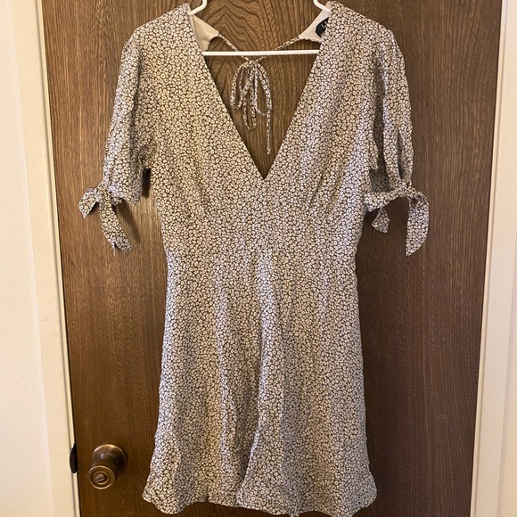 Lulus Dresses & Skirts - Lulus - Olive Green Print Puff Sleeve - Mini Dress